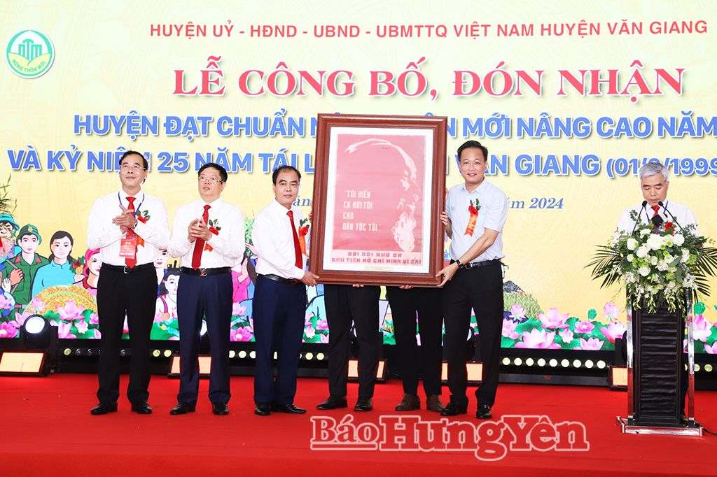 Một huyện có khu đại đô thị của tỉnh Hưng Yên vừa được công nhận đạt chuẩn nông thôn mới nâng cao - Ảnh 2.